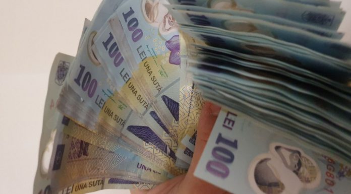 CCR dezbate cumulul pensiei cu salariul