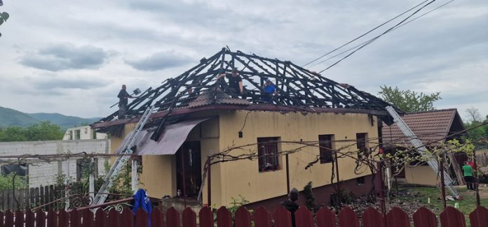 VIDEO: Tismana: Strâng fonduri pentru refacerea casei afectate de incendiu