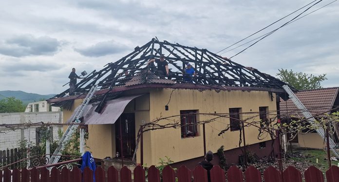 VIDEO: Tismana: Strâng fonduri pentru refacerea casei afectate de incendiu