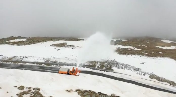Deszăpezire pe Transalpina. „Lucrăm destul de greu”