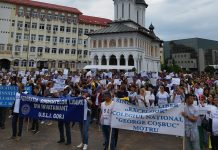 Încă o ofertă pentru profesori. Greva continuă