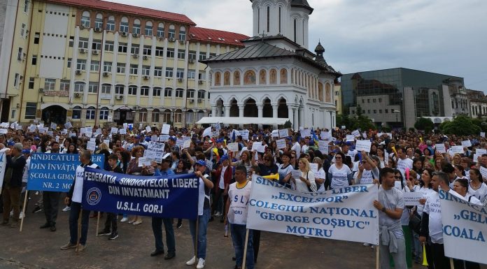 Încă o ofertă pentru profesori. Greva continuă