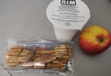 Programul ”Laptele, cornul și fructele” pentru elevi continuă