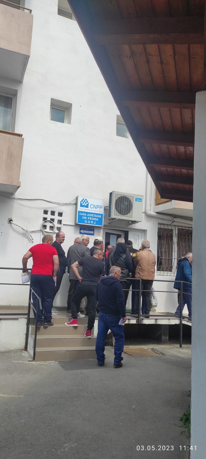 Șefa Casei de Pensii Gorj, la București cu 500 de dosare de pensionare pe Legea 197