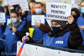 Angajații de la INS ies în stradă