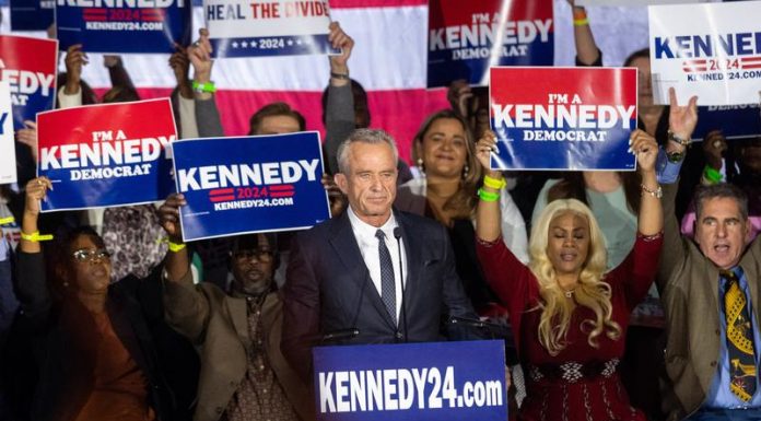 Educaţia…şi Lecţia de viaţă! – Un adevărat candidat la Preşedinţia Statelor Unite – HRISTOS A ÎNVIAT! ADEVĂRAT A ÎNVIAT! – ,,Misiunea mea, va fi să pun capăt fuziunii corupte a puterii de stat și corporatiste care amenință să impună un nou tip de feudalism corporativ în țara noastră”!