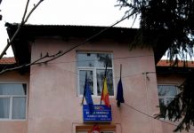 A demisionat din funcția de director