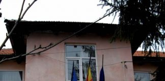 A demisionat din funcția de director