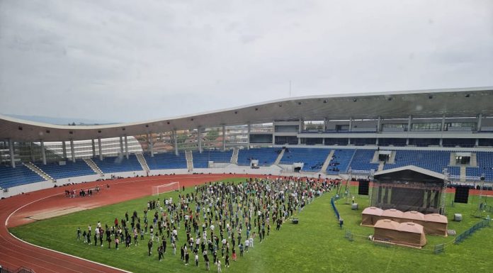 Târgu Jiu: Parada Liceelor și concert The Motans