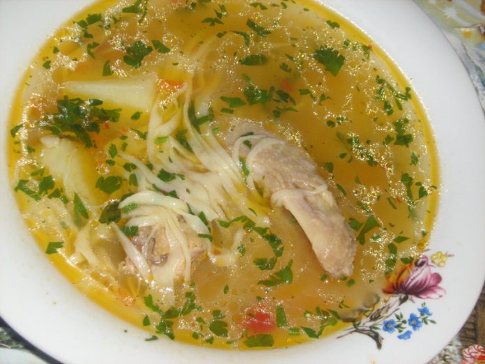 Au mâncat ciorbă pregătită cu insecticid