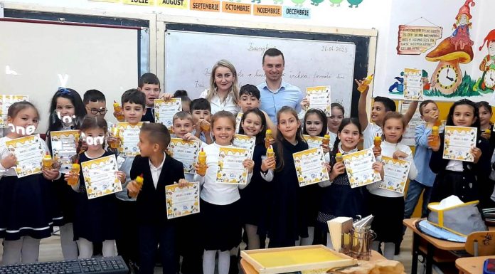 Repere – Proiectul educaţional ,,Din tainele vieţii albinelor’’ continuă