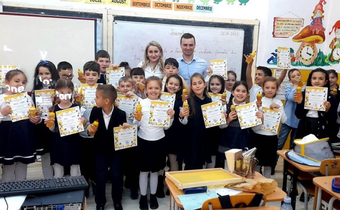 Repere – Proiectul educaţional ,,Din tainele vieţii albinelor’’ continuă
