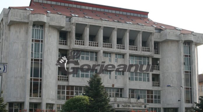 Vezi unde ascundea drogurile un traficant prins la Motru!