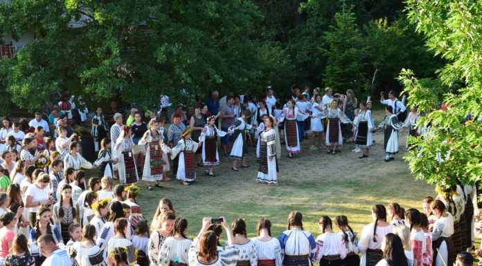 Ziua Iei, sărbătorită în Parcul Coloanei Infinitului