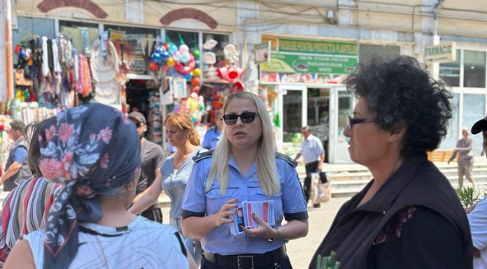 Polițiștii, campanie de informare în Piața Centrală din Târgu-Jiu