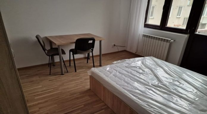 Blocul este aproape gata: Mobilier și perdele în cele 30 de locuințe sociale noi din Motru