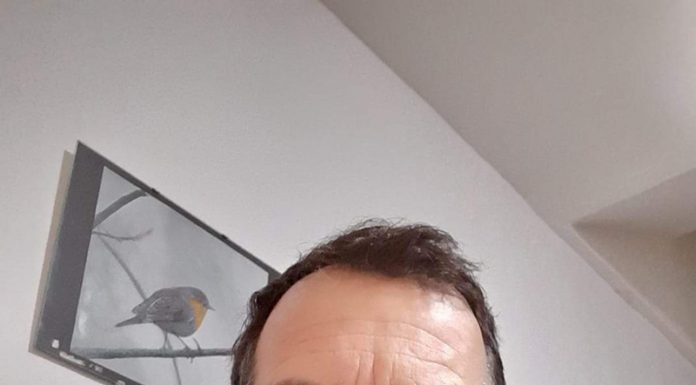 Poetul Sorin Dumitrache și-a lansat a 11-a carte de poezii, la Târgu-Jiu! ,,Io… sunt un prost, un volum în care se regăsesc mulți dintre gorjeni”