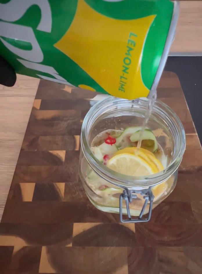 VIDEO: Rețeta săptămânii – Fabiskitchen: Salată de castraveți cu Sprite