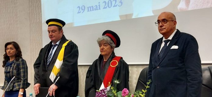 Educaţia…şi Lecţia de viaţă! – Acordarea Titlului de «Doctor Honoris Causa», doamnei Doïna Lemny, de către Universitatea «Constantin Brâncuşi» din Târgu-Jiu (I) – ,,Sculptura este ruda săracă a artei, care te obligă să faci înconjurul ei şi să o priveşti din toate părţile” (Doïna Lemny)