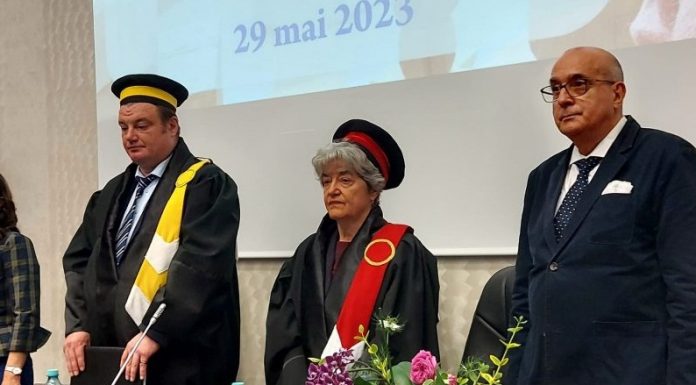 Educaţia…şi Lecţia de viaţă! – Acordarea Titlului de «Doctor Honoris Causa», doamnei Doïna Lemny, de către Universitatea «Constantin Brâncuşi» din Târgu-Jiu (I) – ,,Sculptura este ruda săracă a artei, care te obligă să faci înconjurul ei şi să o priveşti din toate părţile” (Doïna Lemny)