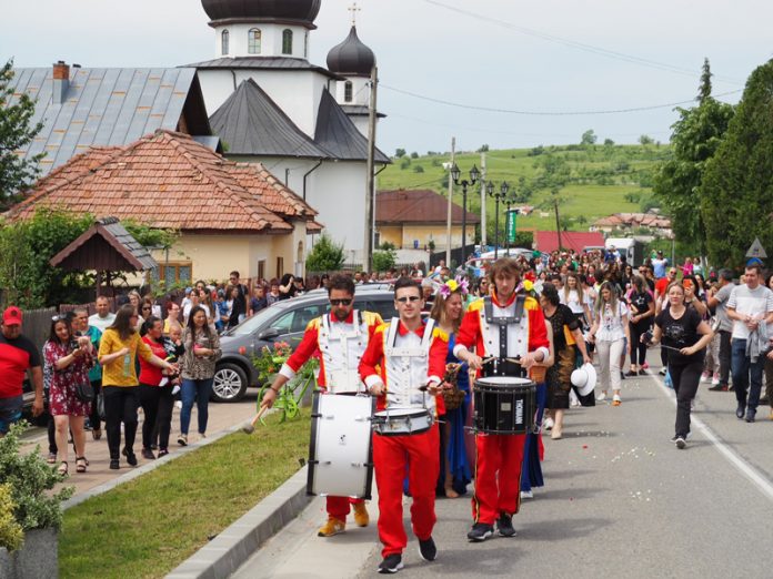 Festivalul-Florilor---Baia-de-Fier-(36)