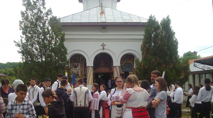 Educaţia…şi Lecţia de viaţă! – Cea de-a 17-a ediţie a Congresului Tinerilor Creştini Ortodocşi din Oltenia, desfăşurată la Poiana, comuna Turburea, Gorj (I) – ,,Aici, simţim dragostea noastră, unii pentru alţii! Având atâţia credincioşi adunaţi împreună cu noi, credem că şi Mântuitorul Hristos este împreună cu noi”!