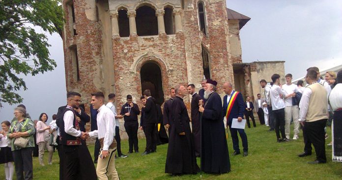 Educaţia…şi Lecţia de viaţă! – Cea de-a 17-a ediţie a Congresului Tinerilor Creştini Ortodocşi din Oltenia, desfăşurată la Poiana, comuna Turburea, Gorj(II) -,,Avem de făcut aici un «campus» al tinerilor, unde să vină tineri, nu doar din când în când, ci, chiar să realizăm programe comune, atât pentru cei din ţară, cât şi pentru cei din străinătate”!