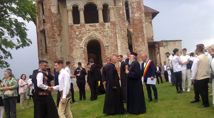 Educaţia…şi Lecţia de viaţă! – Cea de-a 17-a ediţie a Congresului Tinerilor Creştini Ortodocşi din Oltenia, desfăşurată la Poiana, comuna Turburea, Gorj(II) -,,Avem de făcut aici un «campus» al tinerilor, unde să vină tineri, nu doar din când în când, ci, chiar să realizăm programe comune, atât pentru cei din ţară, cât şi pentru cei din străinătate”!