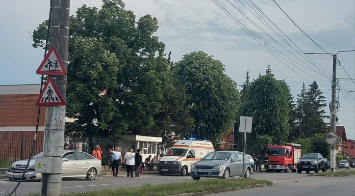 Accident în zona Rostramo, ambulanță la fața locului