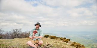 VIDEO: Rețeta săptămânii – Cooking Adventures In The Nature: Tomahawk Steak (friptură Tomahawk) perfect medium