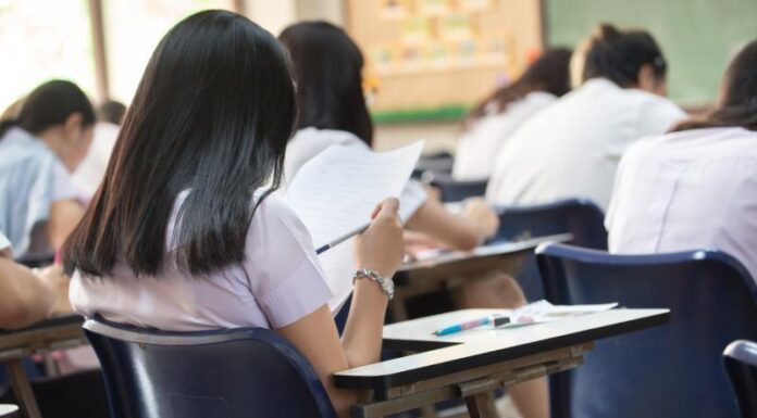 Decizie în instanță pentru un elev care a fotografiat subiectele de la Bac