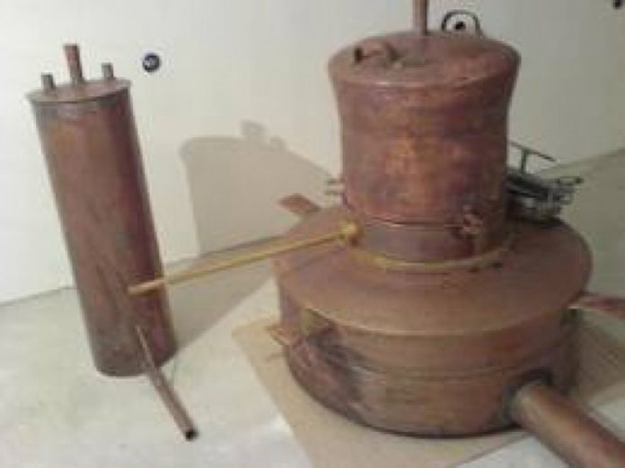 Pedeapsa primită de un elev pentru furtul unui cazan de țuică