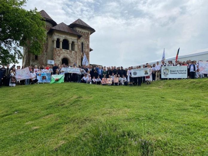 Sute de tineri ortodocși, întâlnire la Turburea