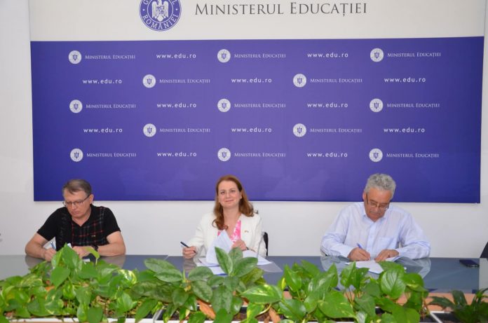 A fost semnat contractul colectiv de muncă în educație