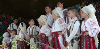 Ciuperceni: Festival-concurs al cântecului, jocului și portului oltenesc
