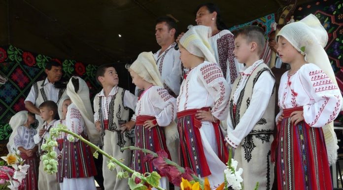 Ciuperceni: Festival-concurs al cântecului, jocului și portului oltenesc