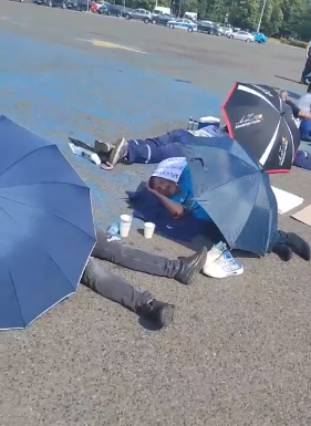 VIDEO| Minerii și energeticienii CEO, epuizați. Așteaptă, întinși pe asfalt, decizia premierului Ciolacu