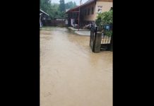 Inundații în Gorj. Persoană surprinsă de viitură