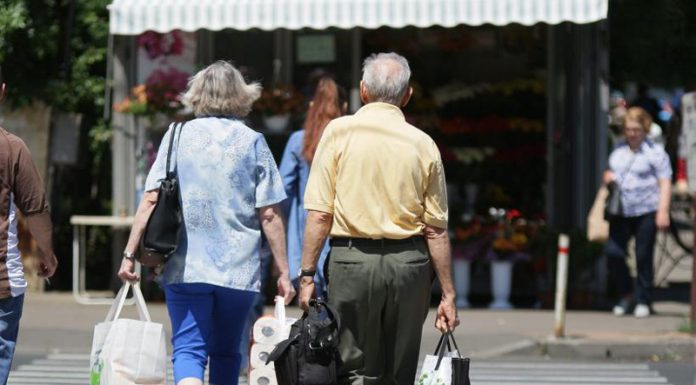 Pensionarii așteaptă a doua tranșă din ajutorul financiar de la stat