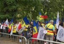 Protest al angajaților CFR. Garduri de protecție