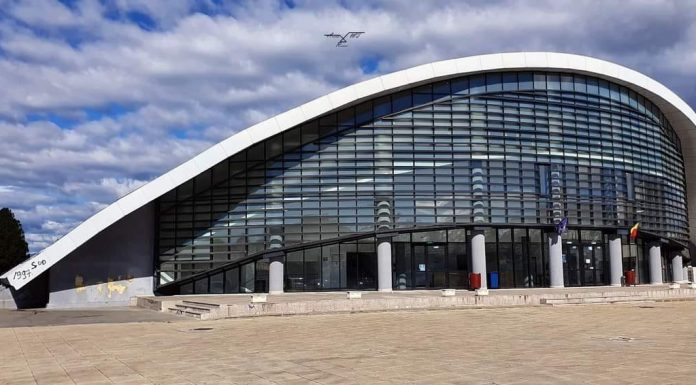 Târgu Jiu: Festivităţile de absolvire, mutate în Sala Sporturilor