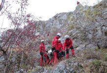 Salvamont Gorj: Persoană prăbușită, cu tot cu mașină, în prăpastie!