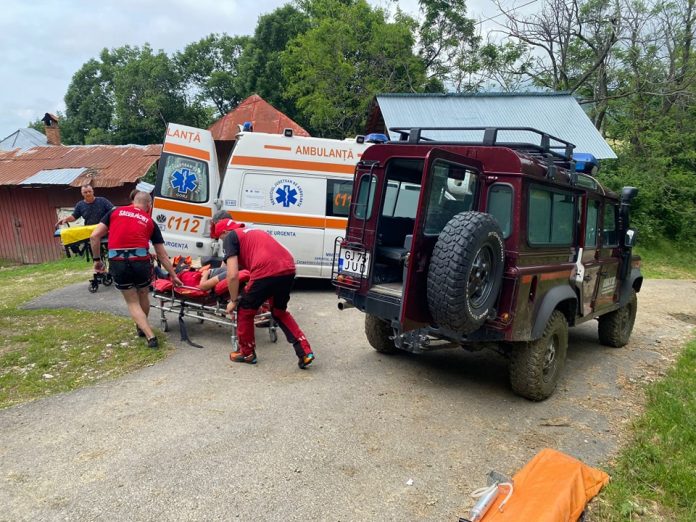 Persoană rănită în masivul Parâng, salvată și transportată la spital