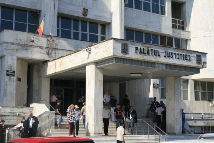 Protest la Tribunalul Gorj. Toate procesele vor fi amânate, cu excepția cauzelor urgente