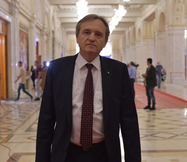 Deputatul Mihai Weber anunță că cei 1.800 de angajați rămân în CEO