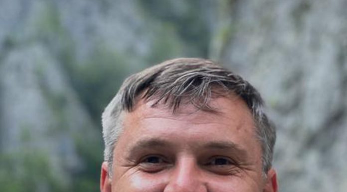 Inspectoratul Școlar Județean Gorj nu a anulat documentele prin care o profesoară primește ilegal ore la ,,Constantin Săvoiu”. Profesorul Negomireanu va intra în greva foamei în această săptămână