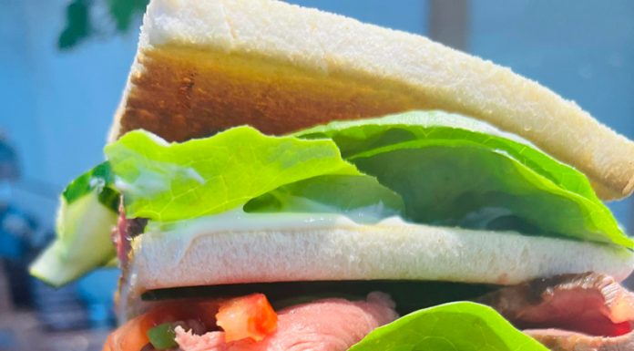 VIDEO: Rețeta săptămânii – Fabiskitchen: Roast beef Sandwich (Sandviș din antricot de mânzat)