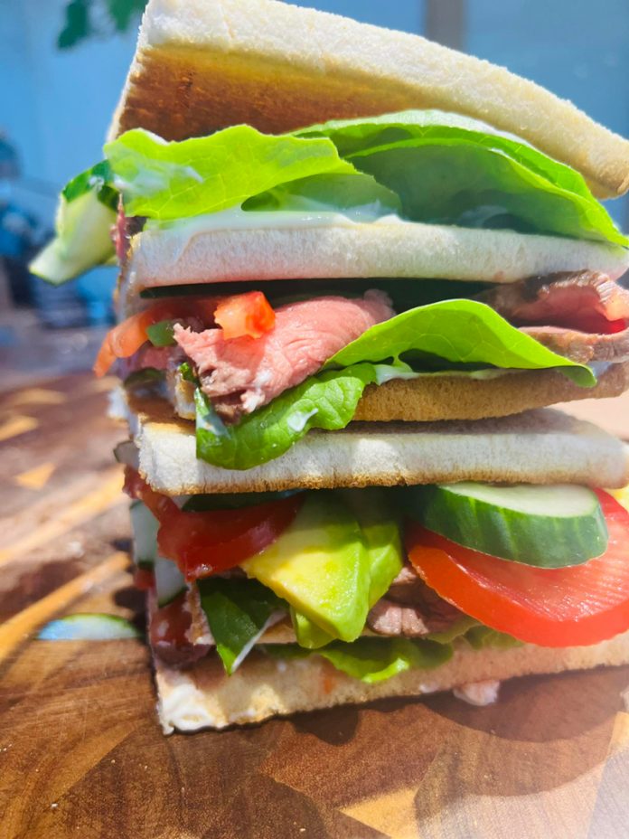 VIDEO: Rețeta săptămânii – Fabiskitchen: Roast beef Sandwich (Sandviș din antricot de mânzat)