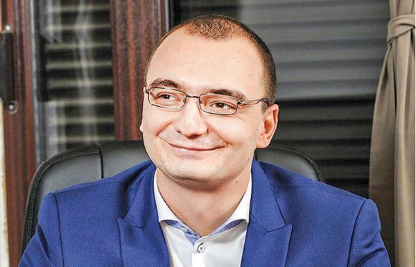 Educaţia…şi Lecţia de viaţă! – Interviu cu domnul inginer Iulian Vasile POPESCU, prefectul judeţului GORJ (II) – ,,Liderii politici de astăzi, să-şi schimbe felul de a-şi motiva şi de a-şi clarifica mai bine argumentele motivaţionale care sunt legate de aspectele activităţii lor în politică”!