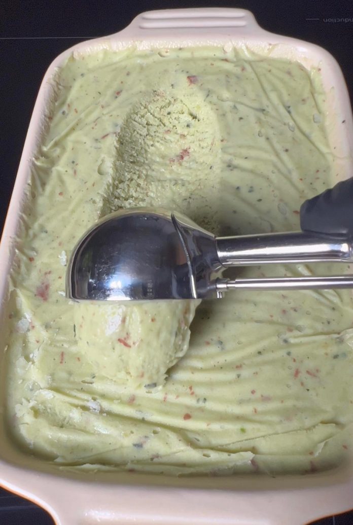 VIDEO: Rețeta săptămânii – Fabiskitchen: Înghețată de avocado!